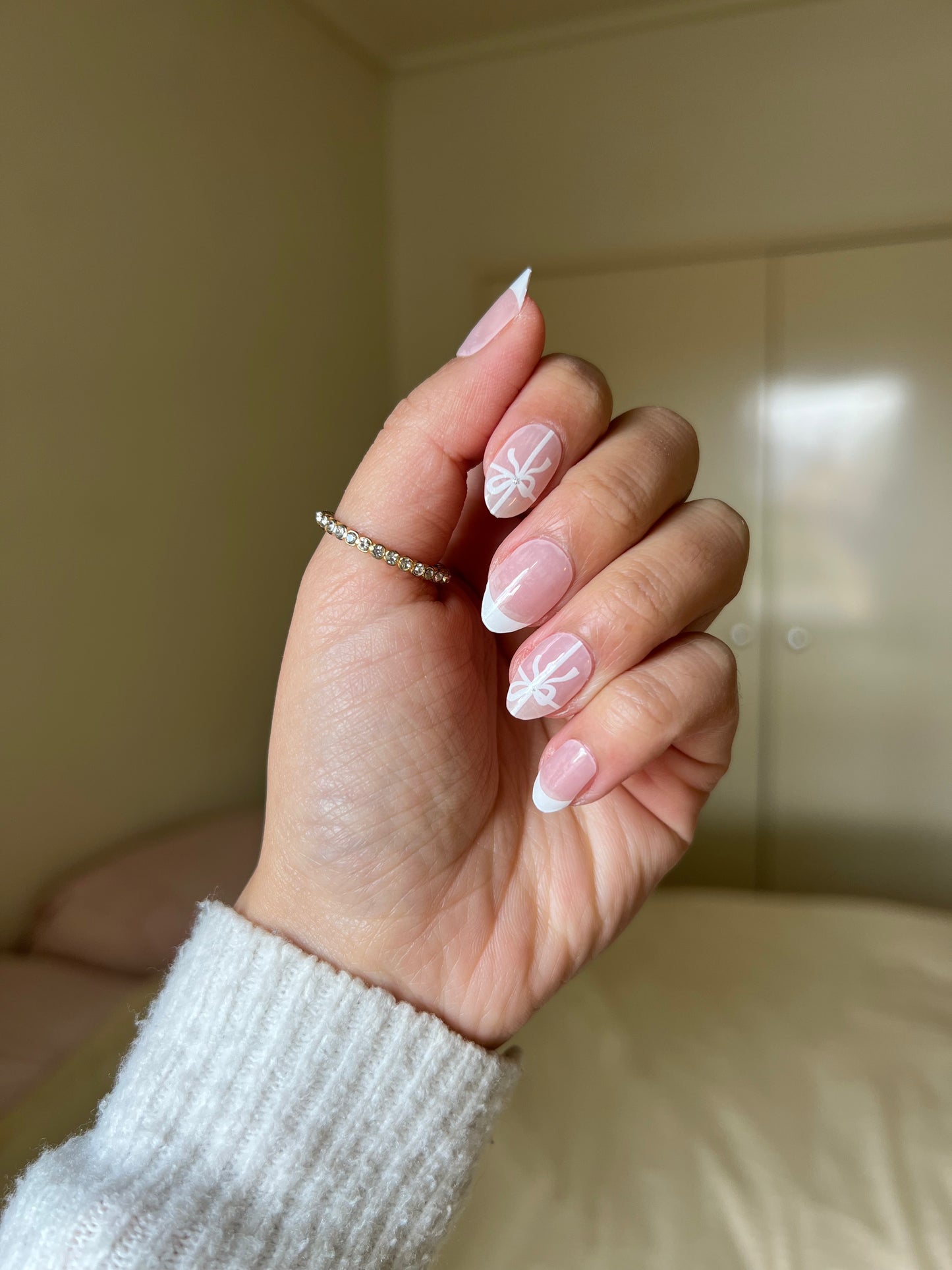 White Bow French Tip DIY Semicured Gel Nail Sticker Kit (Christmas Limited Edition)