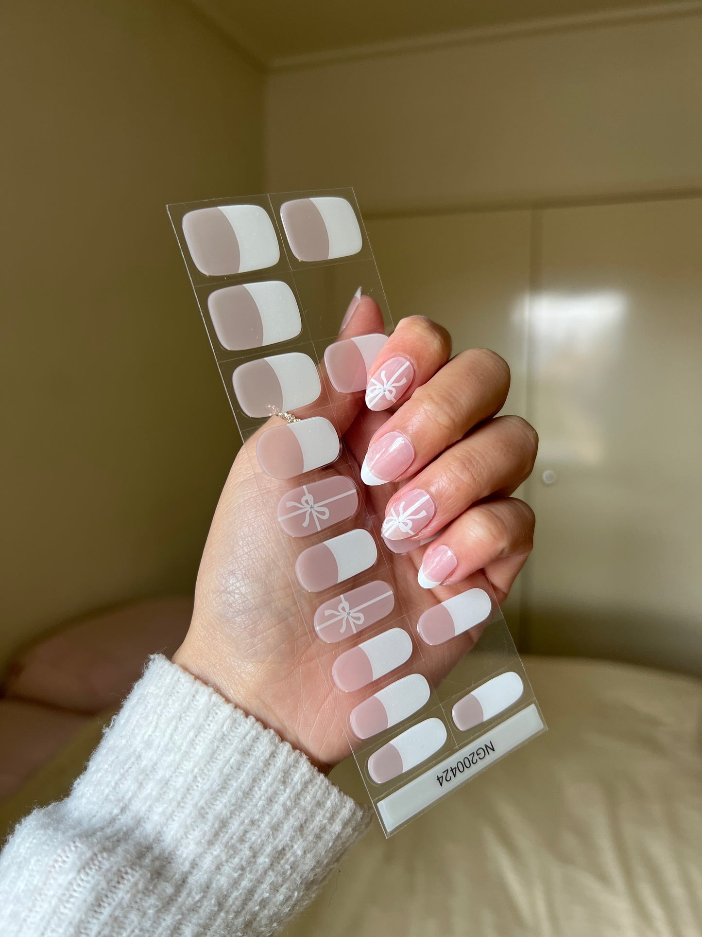 White Bow French Tip DIY Semicured Gel Nail Sticker Kit (Christmas Limited Edition)