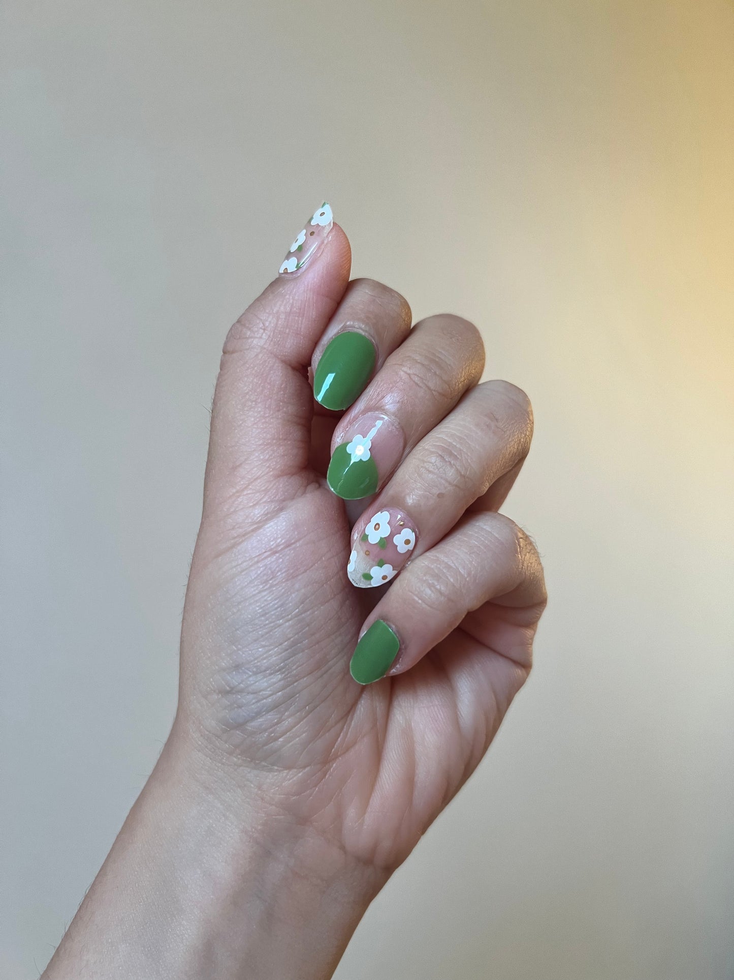 NEW Green Daisy Meadows DIY Semicured Gel Nail Sticker Kit