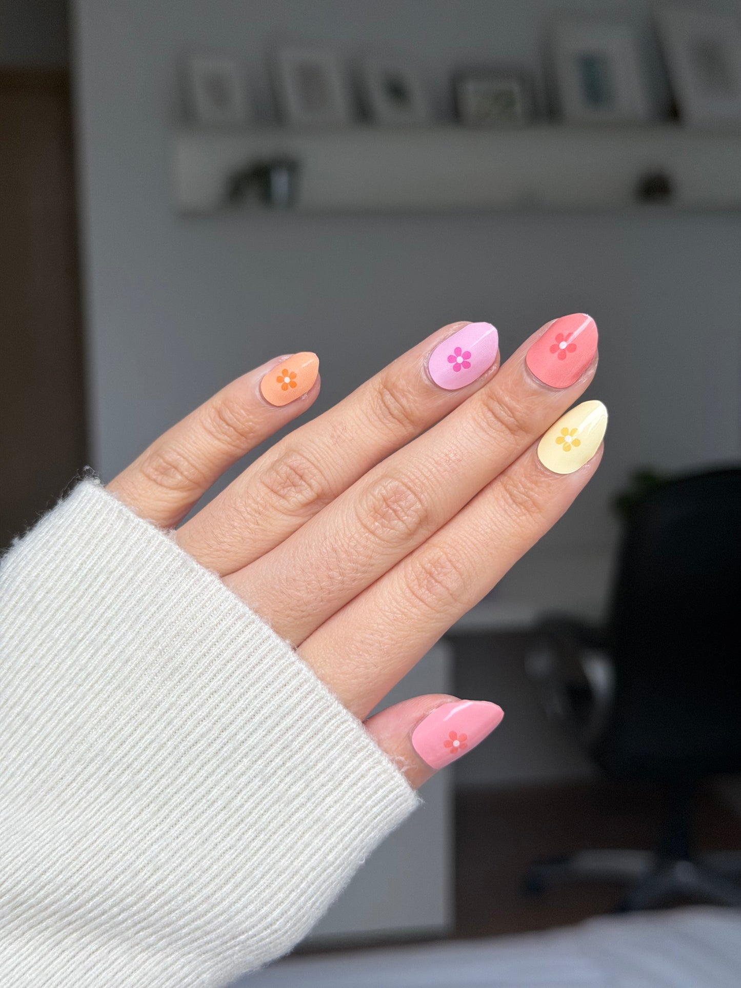 NEW Sherbet Daisy Pop DIY Semicured Gel Nail Sticker Kit